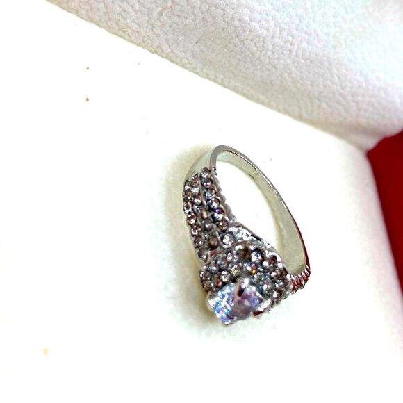 Beautiful sparkling layered silver toned rhinestone size 9 ring band - Picture 6 of 6
